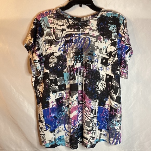 COPY - V Neck Graphic Top by Jolie & Joy Size 1x - Picture 3 of 5